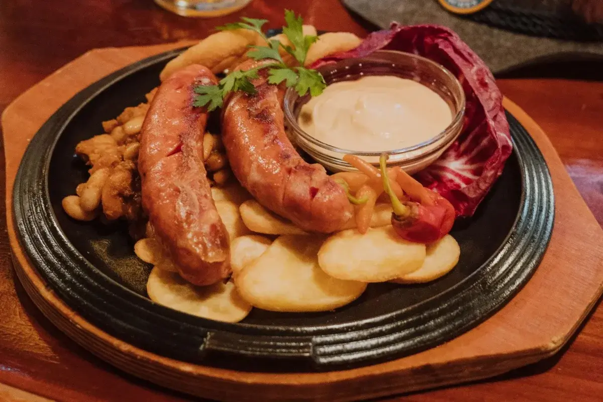 Mac Tire Pub