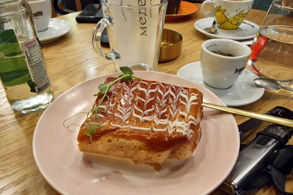 Medeno - Kafa i Kolač