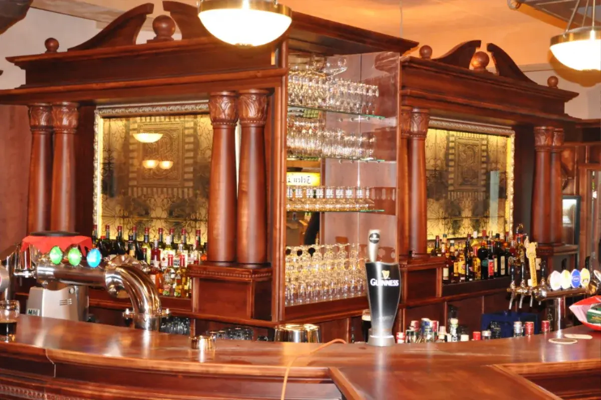 Mac Tire Pub