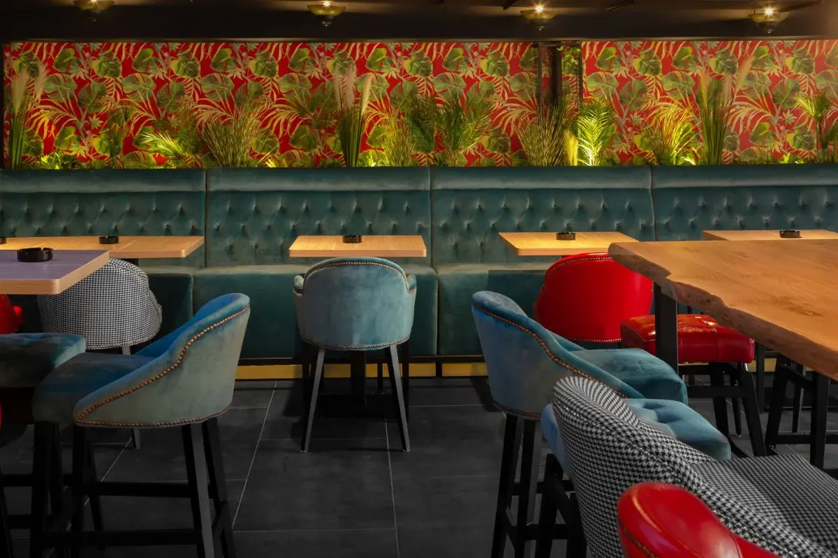 Bizarre Diverse Bar