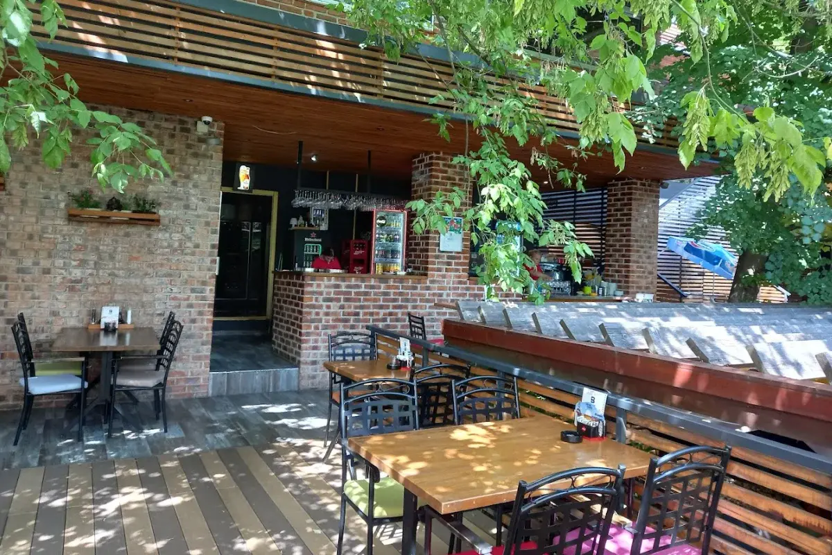 Plan B Restaurant & Caffe