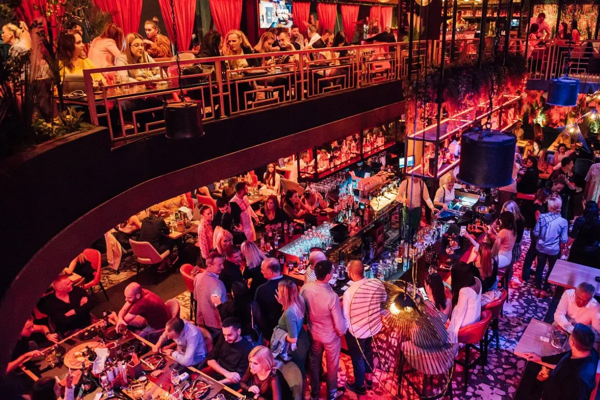 Bizarre Diverse Bar