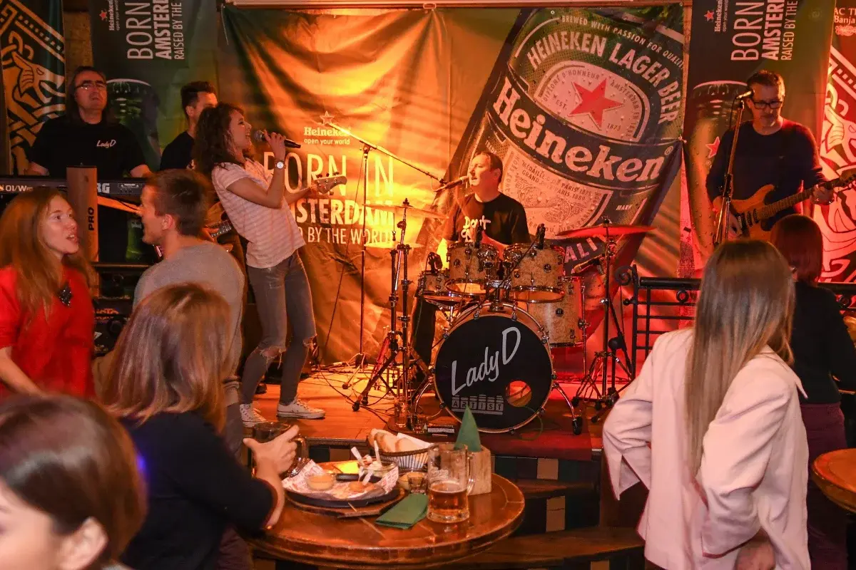 Mac Tire Pub